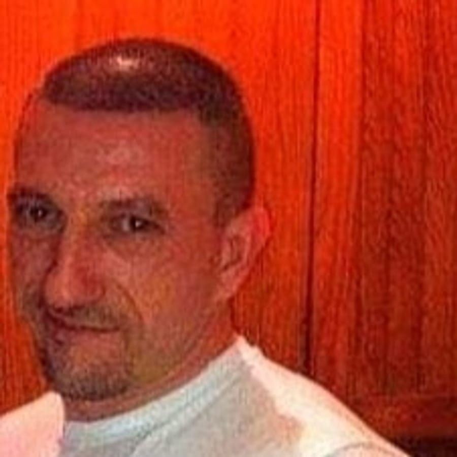 Guiliann - Gay male à Jongny Profil de Guiliann, 43 ans, Gay male à Jongny (Vaud)