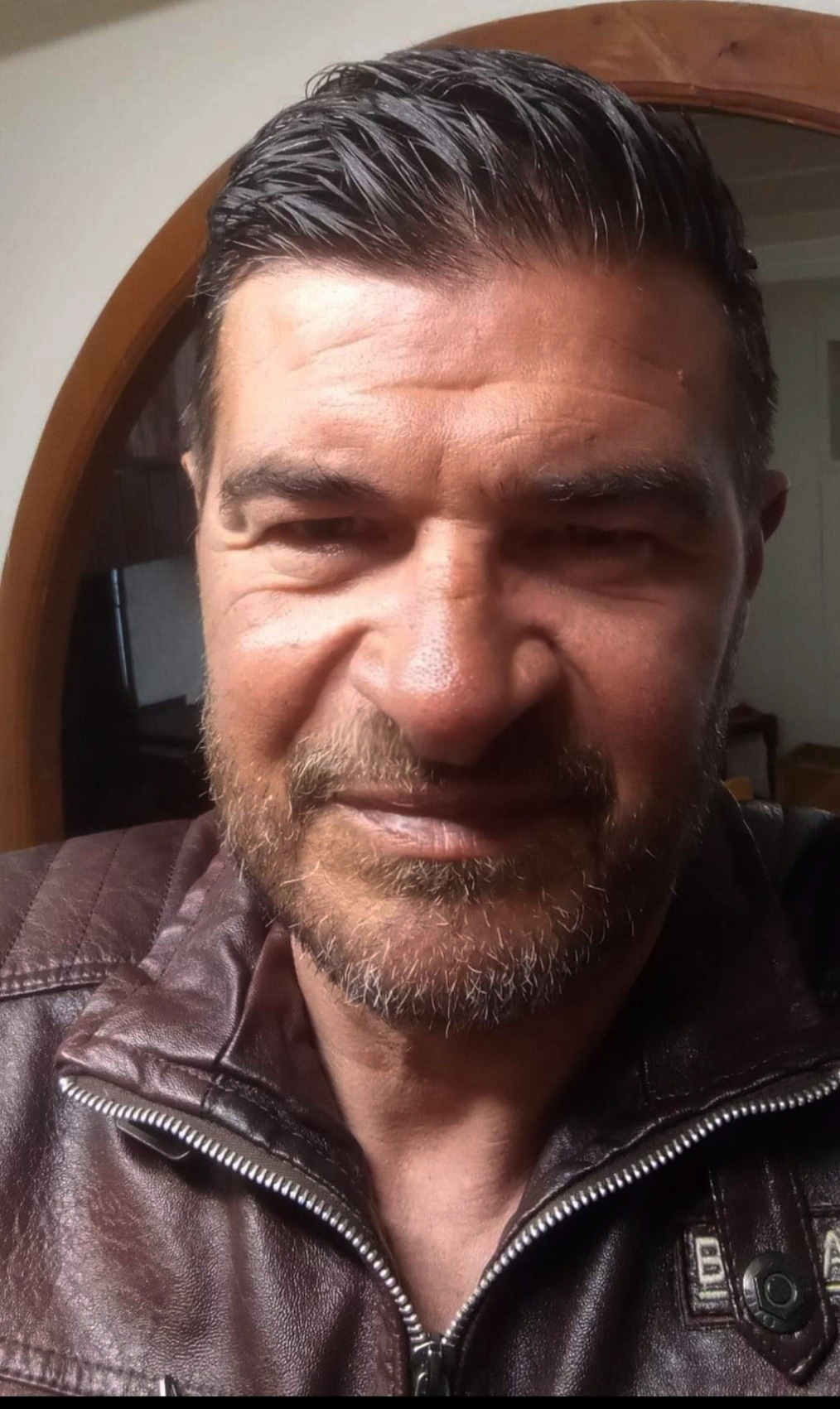 Murad - Gay male à Susch Profil de Murad, 42 ans, Gay male à Susch (Grisons)
