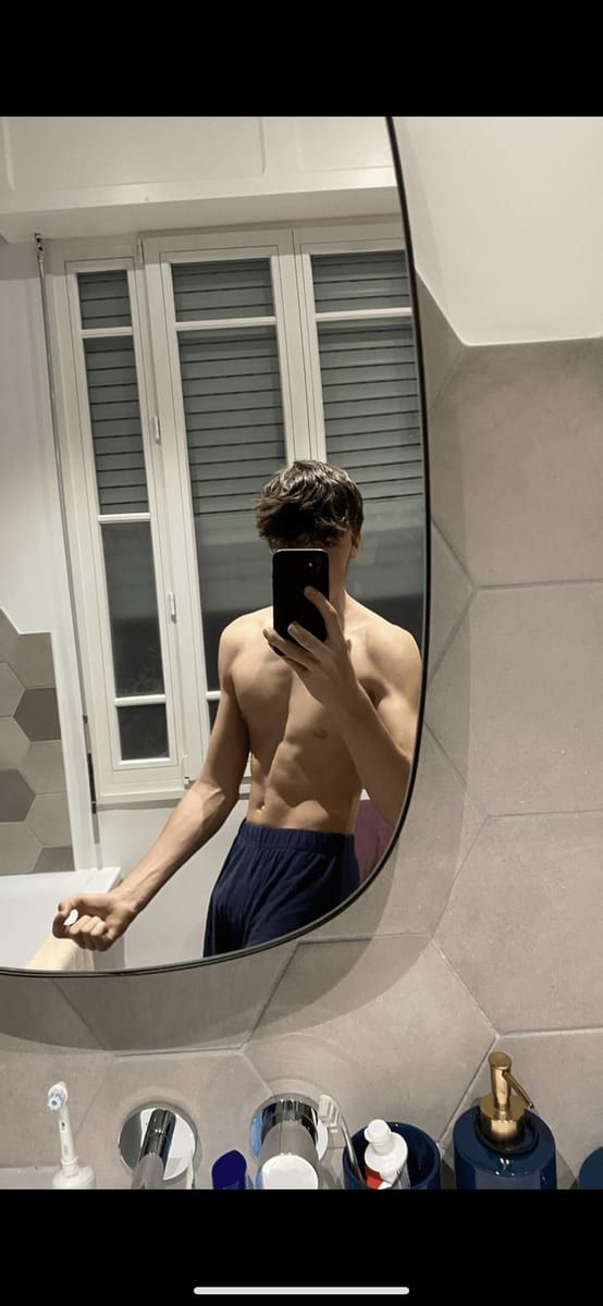 Lindo - Gay male à Luven Profil de Lindo, 22 ans, Gay male à Luven (Grisons)