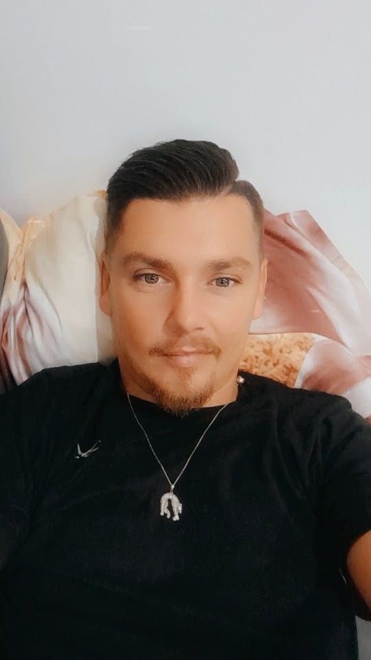 Ery - Gay male à Wolfhalden Profil de Ery, 41 ans, Gay male à Wolfhalden (Appenzell Rhodes-Extérieures)