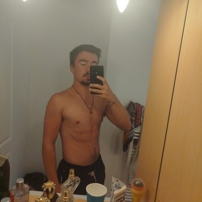 Estheban - Gay male à Alp Grüm Profil de Estheban, 34 ans, Gay male à Alp Grüm (Grisons)