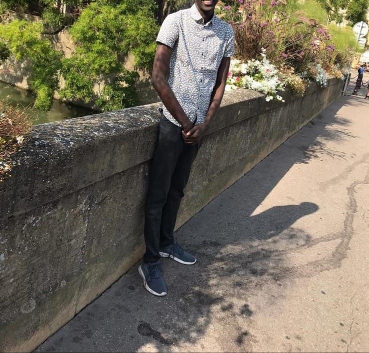 Rwan - Gay male à Cormoret Profil de Rwan, 36 ans, Gay male à Cormoret (Berne)